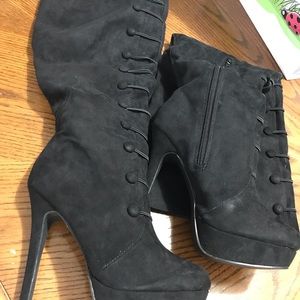 Knee high boots, size 9 in great condition